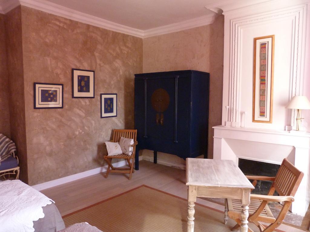 Domaine Des Deux Cedres Bed & Breakfast Gauriac Ruang foto