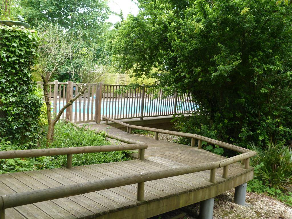 Domaine Des Deux Cedres Bed & Breakfast Gauriac Bagian luar foto
